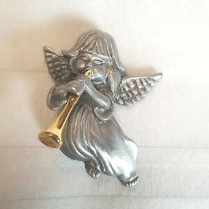 New Daria Angel Playing Trumpet Brooch Pewter Gold